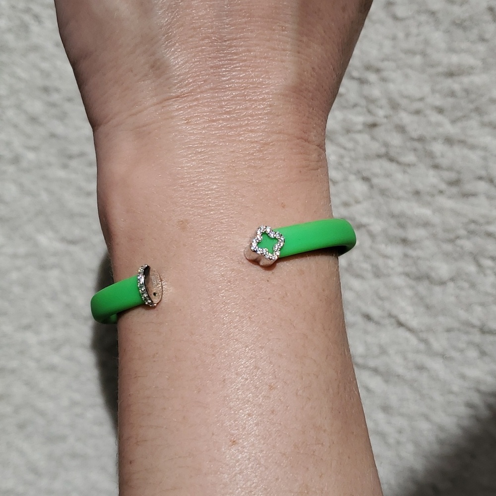 Rubber bracelet with silver women's jewelry